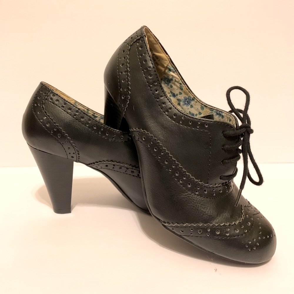 American Eagle Vintage Style Heel Size 7